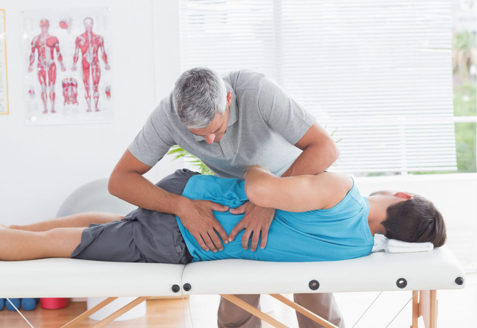 Knee Pain Chiropractor • American Back Center • Knee Pain Therapy